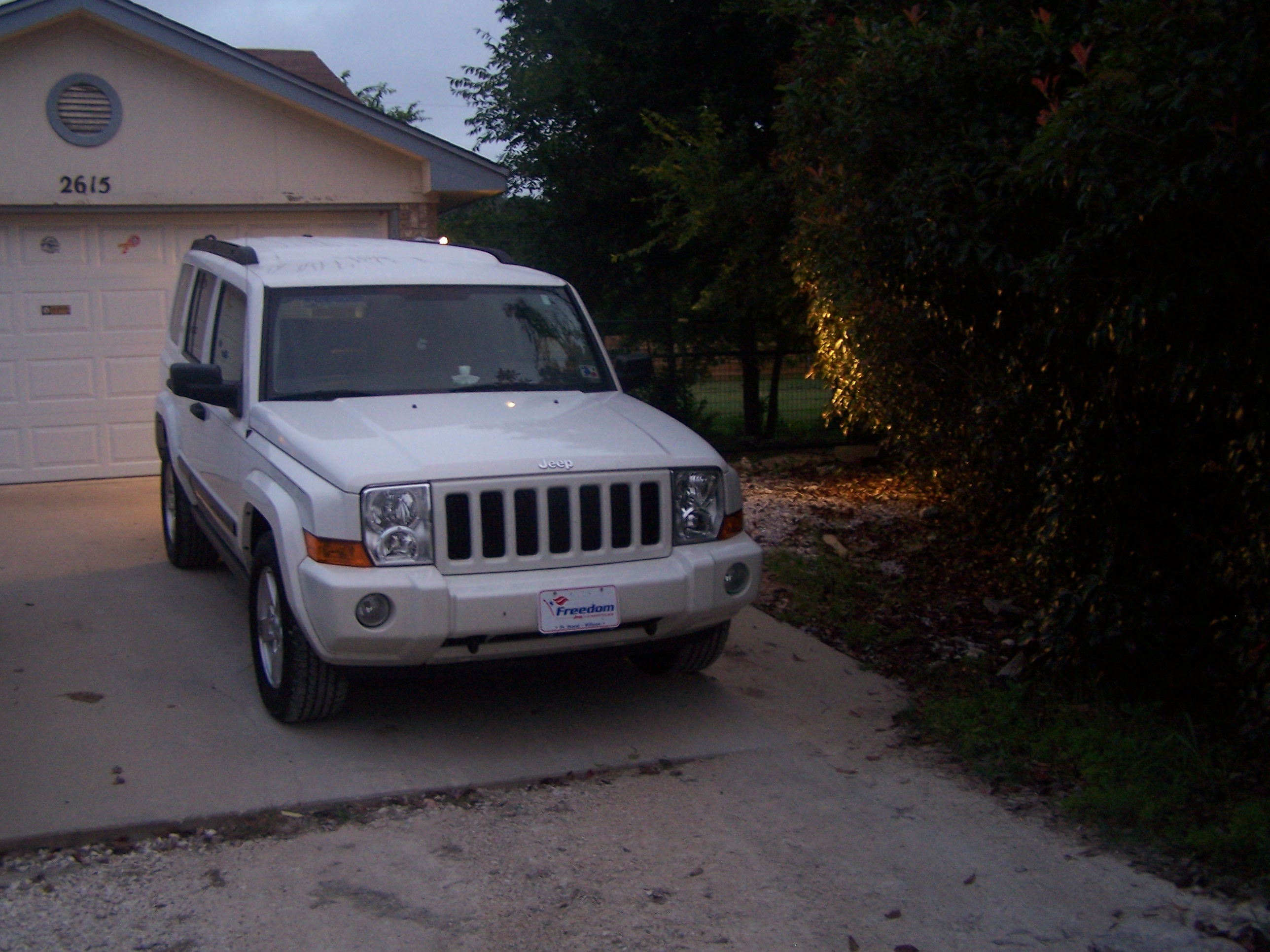 Virtual_Eagle's white Jeep Commander